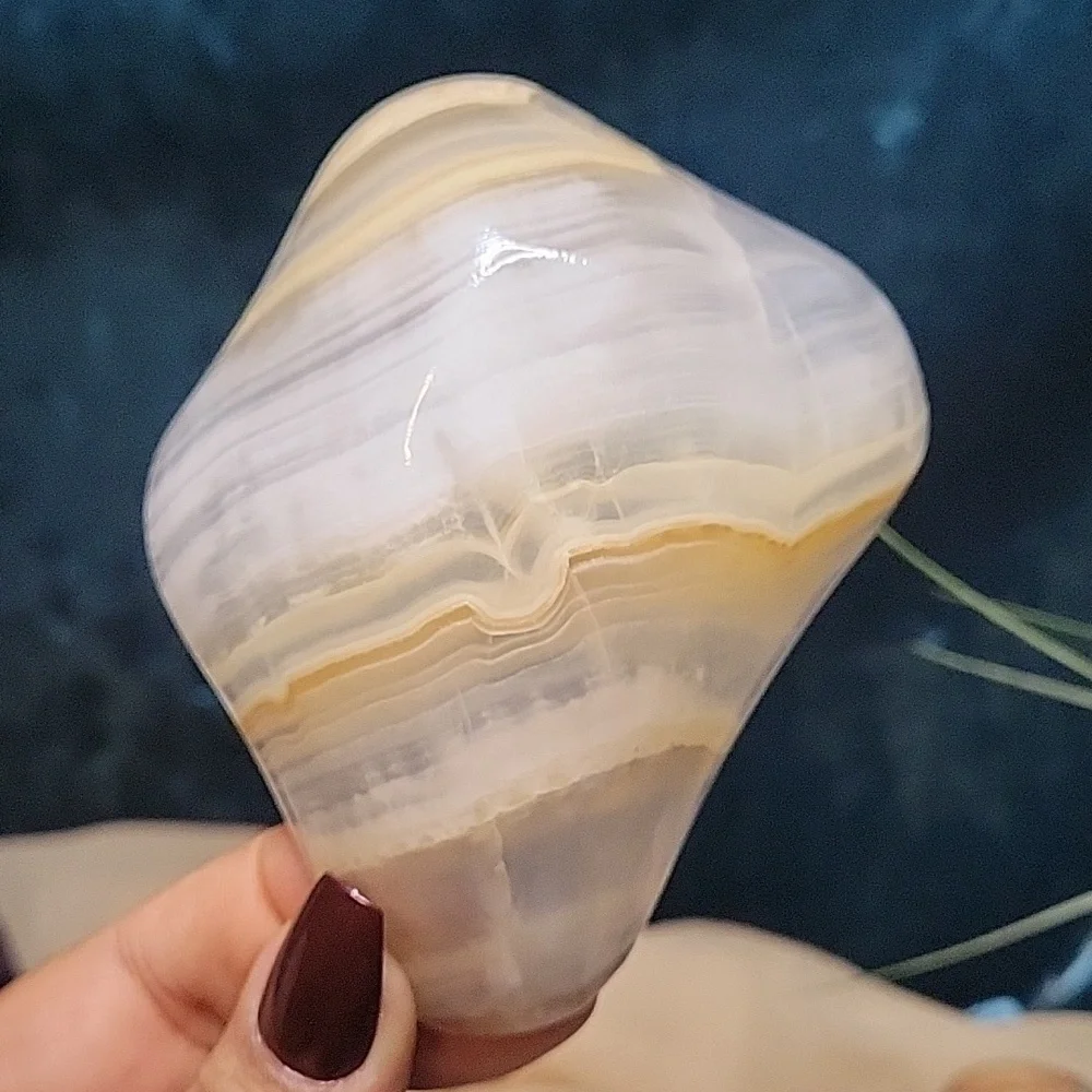 4.25"L 0.4lbs | Amber Onyx Bowl From Mexico | Crystal Collectible Gift - Picture 4 of 4